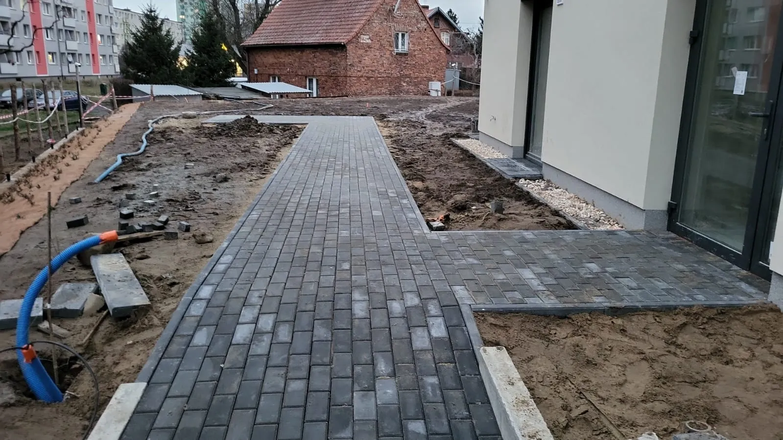 Zagęszczanie i układanie kostki stogi (10)