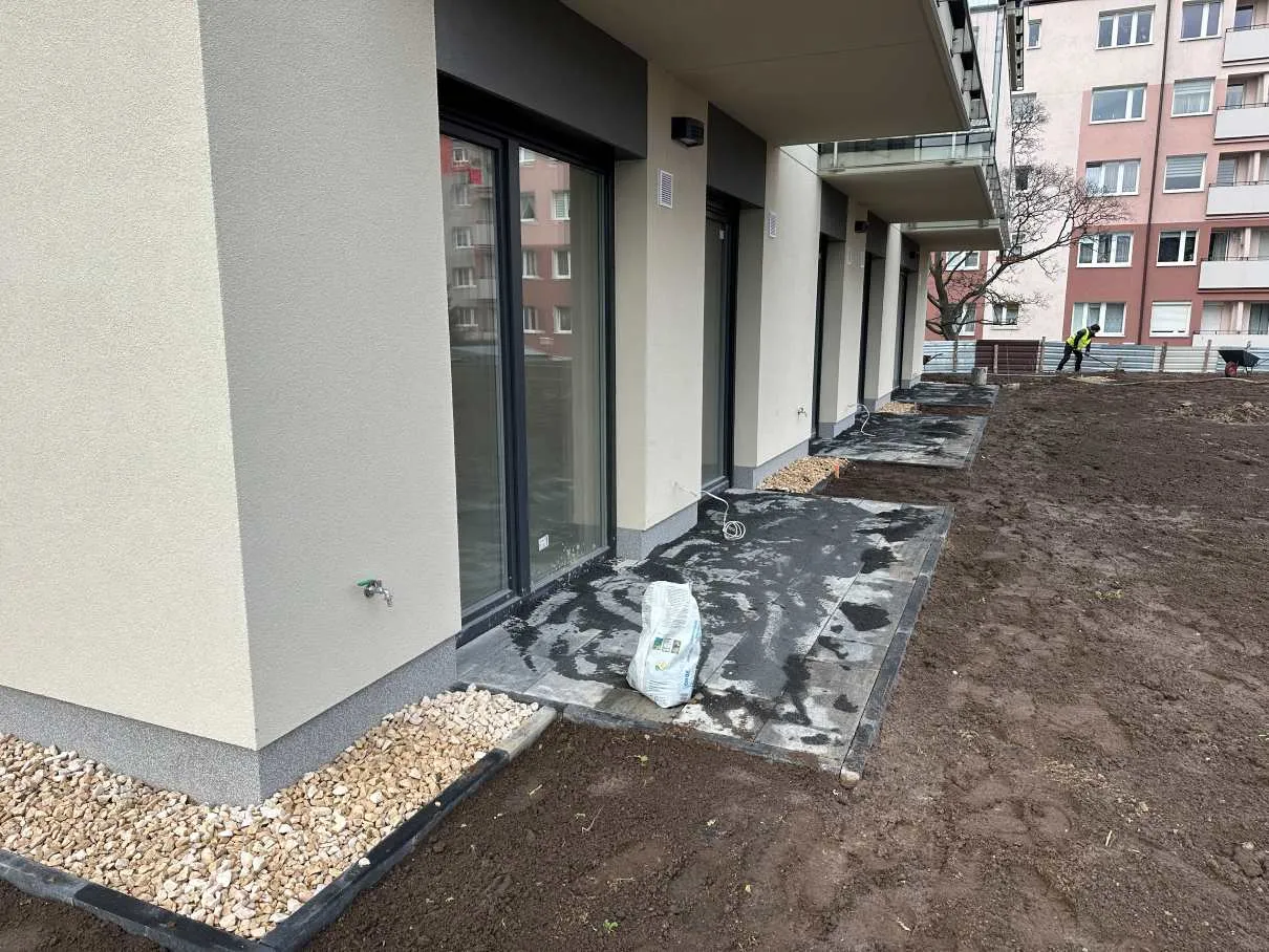 Zagęszczanie i układanie kostki stogi (12)