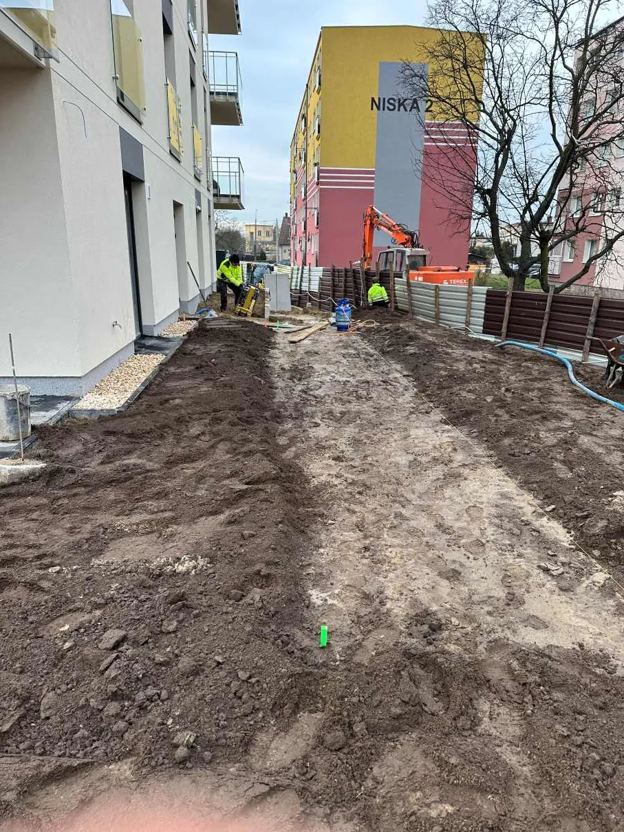 Zagęszczanie i układanie kostki stogi (13)