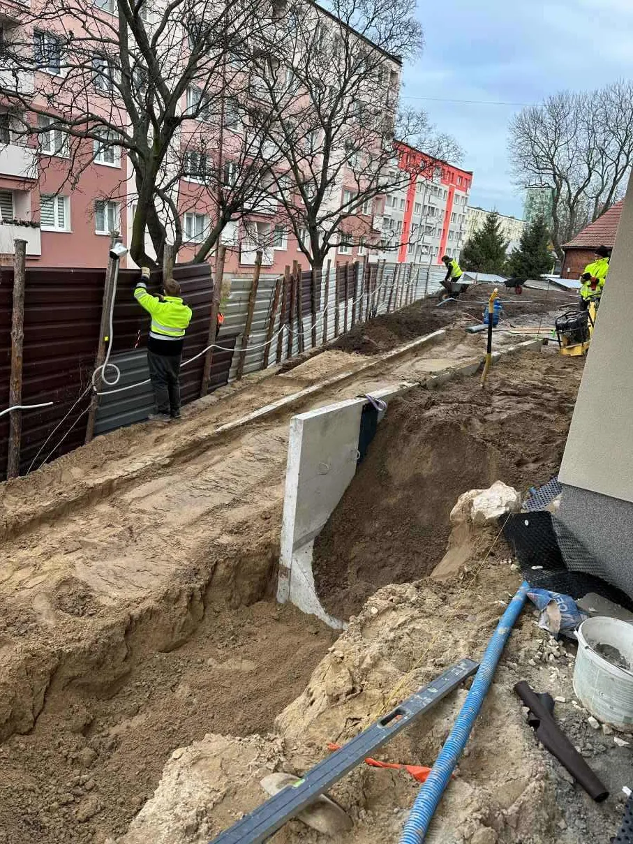 Zagęszczanie i układanie kostki stogi (3)