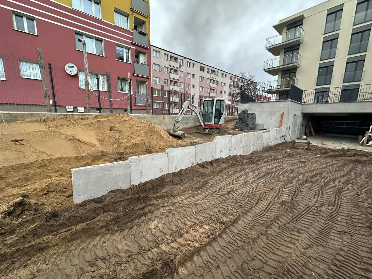 Zagęszczanie i układanie kostki stogi (6)