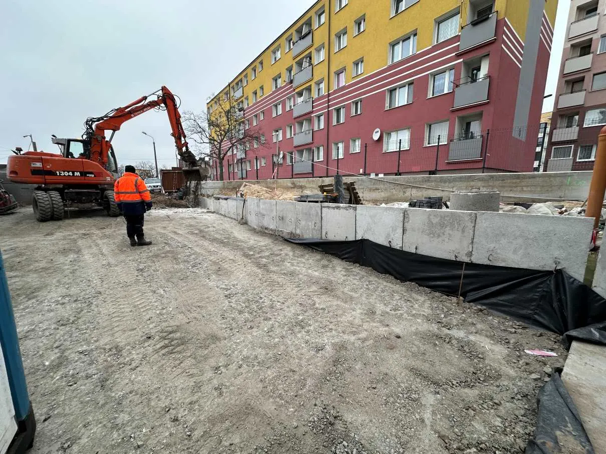 Zagęszczanie i układanie kostki stogi (7)