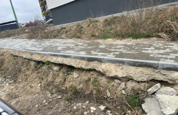 interwencja serwis poprawne wykonanie nawierzchni z kostki po innej firmie (2)