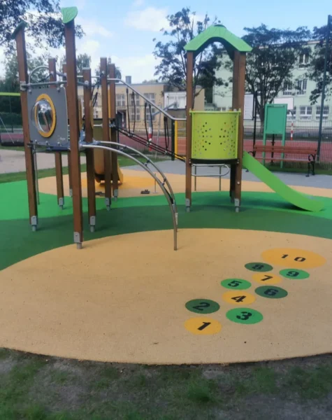 Place zabaw nawierzchnie bezpieczne (22)