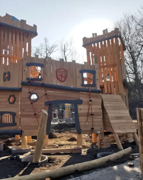 Place zabaw nawierzchnie bezpieczne (25)