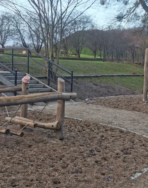 Place zabaw nawierzchnie bezpieczne (26)
