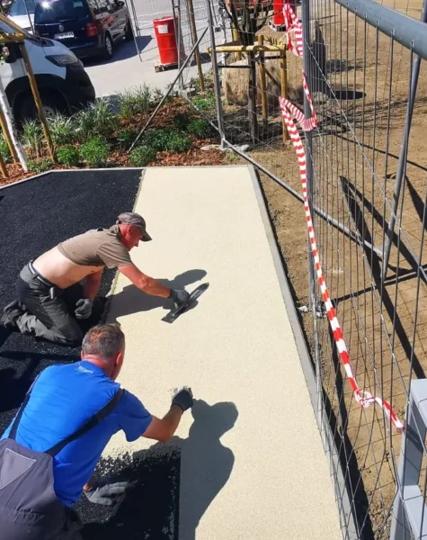 Place zabaw nawierzchnie bezpieczne (27)