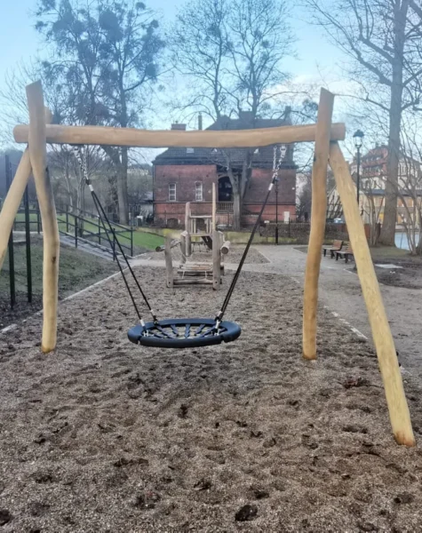 Place zabaw nawierzchnie bezpieczne (28)