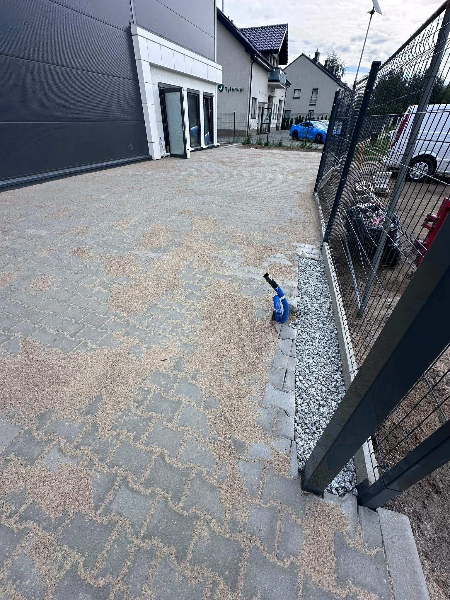 Układanie płyt utwardzanie terenu kanalizacja burzowa
